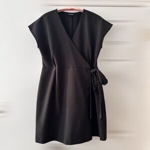 Women's Black Wrap Dress Size L /20, V-Neck, Cap Sleeve Office Career Work Wear